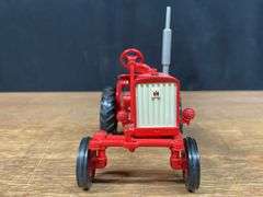 (2) 1/16 IH 140 + Farmall Cub Ertl