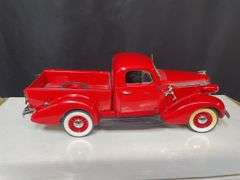 (2) 1/24 Studebaker + GMC Pickups NIB