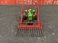 1/64 John Deere 3010 w/Farmhand Loader Custom