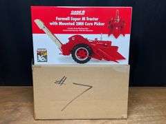 1/16 Farmall Super M w/Picker 2007 NFTM NIB Ertl