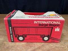 1/16 IH Barge Wagon NIB Ertl