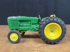 (2) 1/16 John Deere 820 + 2030 Ertl