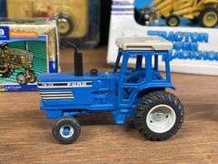 (10) 1/64 Ford