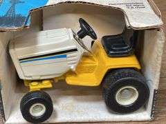 (2) 1/16 Cub Cadet L&G NIB SM