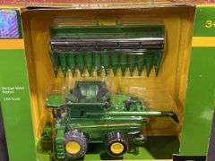 1/64 John Deere S680 Combine NIB Ertl