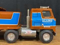 (2) IH Transtar Horse Trailer Semis Ertl