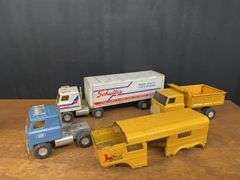 IH Semis + Trucks Lot Ertl
