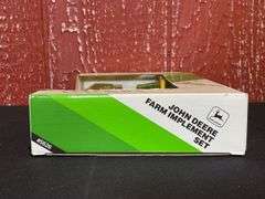 1/64 John Deere Farm Set NIB Ertl