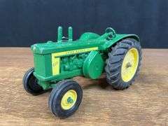 (2) 1/16 John Deere 820 + 2030 Ertl