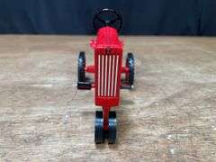 1/8 Farmall 806 Pedal Tractor 1998 NFTM NIB Ertl
