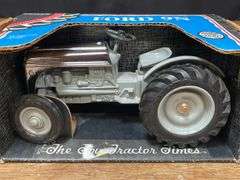 1/16 Ford 9N 1993 TTT NIB Ertl