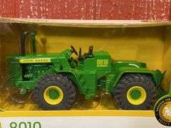 1/32 John Deere 8010 2018 NFTM NIB Ertl