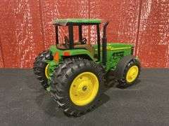 1/16 John Deere 8310 1999 Farm Show NIB Ertl