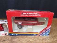 (4) 1/32 Case-IH Tractors + Spreaders Ertl