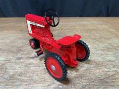 1/8 Farmall 806 Pedal Tractor 1998 NFTM NIB Ertl