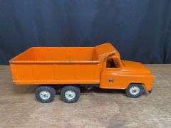 Tru-Scale IH Dump Truck Carter
