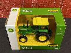 (2) 1/32 John Deere 4020 NIB Ertl