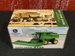 1/64 John Deere 9750 Combine 2001 Farm Show NIB Ertl