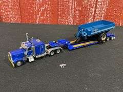 1/64 Kinze Semi w/Grain Cart