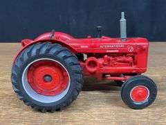 (2) 1/16 Farmall 350 + IH I-D9 Ertl