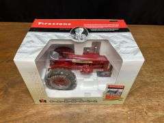 1/16 Farmall 450 Firestone NIB SC