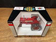 1/16 Farmall 450 2002 Red Power Roundup NIB SC