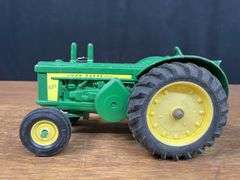 (2) 1/16 John Deere 820 + 2030 Ertl