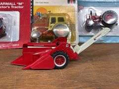(9) 1/64 IH Tractors