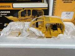 1/25 IH 175 Crawler Dozer NIB 1st Gear