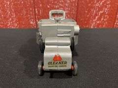 1/32 AC Gleaner Combine Ertl