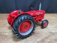 1/16 IH I-D9 1993 Farm Show NIB Ertl
