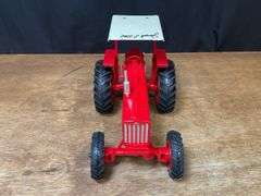 1/16 Farmall 806 2006 Red Power Round Up NIB SM