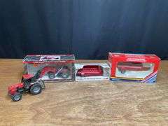 (4) 1/32 Case-IH Tractors + Spreaders Ertl