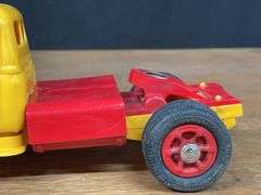 (2) IH Pickup + Semi Tractor Product Miniature