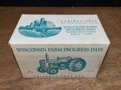 1/16 IH 650 1995 Wisconsin NIB Ertl