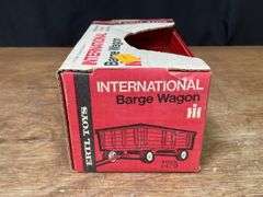 1/16 IH Barge Wagon NIB Ertl