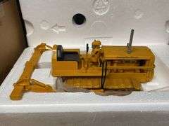 1/16 Caterpillar D2 w/Ripper NIB SC