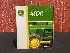 (2) 1/32 John Deere 4020 NIB Ertl