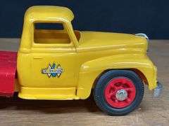 (2) IH Pickup + Semi Tractor Product Miniature