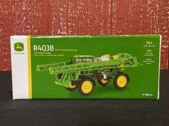 1/64 John Deere R4038 Sprayer 2019 Farm Show NIB Ertl