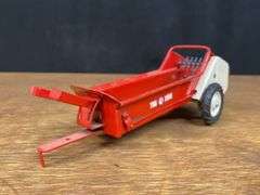 (3) 1/16 Tru-Scale Spreaders Carter