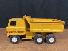 IH Semis + Trucks Lot Ertl