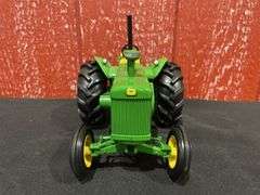 1/16 John Deere 830 2004 2 Cylinder Special Award NIB Ertl