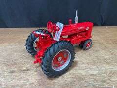 1/16 Farmall Super M-TA 2004 Red Power Round Up NIB SM