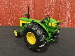1/16 John Deere 830 2004 2 Cylinder Special Award NIB Ertl