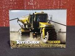 1/64 TerraGator TG8300B Sprayer NIB SC