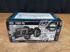 1/16 Ford 9N 1995 NFTM NIB Ertl