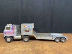 (2) IH Transtar NASCAR + Car Hauler Semis Ertl