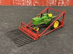 1/64 John Deere 3010 w/Farmhand Loader Custom