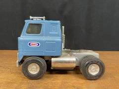 IH Semis + Trucks Lot Ertl
